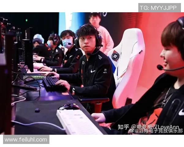 英雄联盟纪实：TES战队的蜕变与重生之路探秘